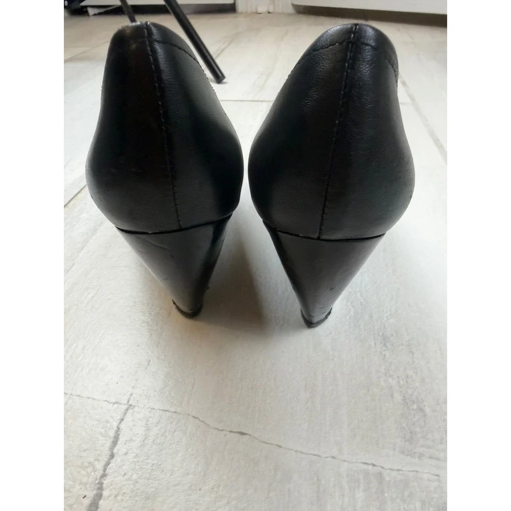 Kate Spade New York Womens Black Leather Bow Pyramid Stud Wedge Pumps Size 7M